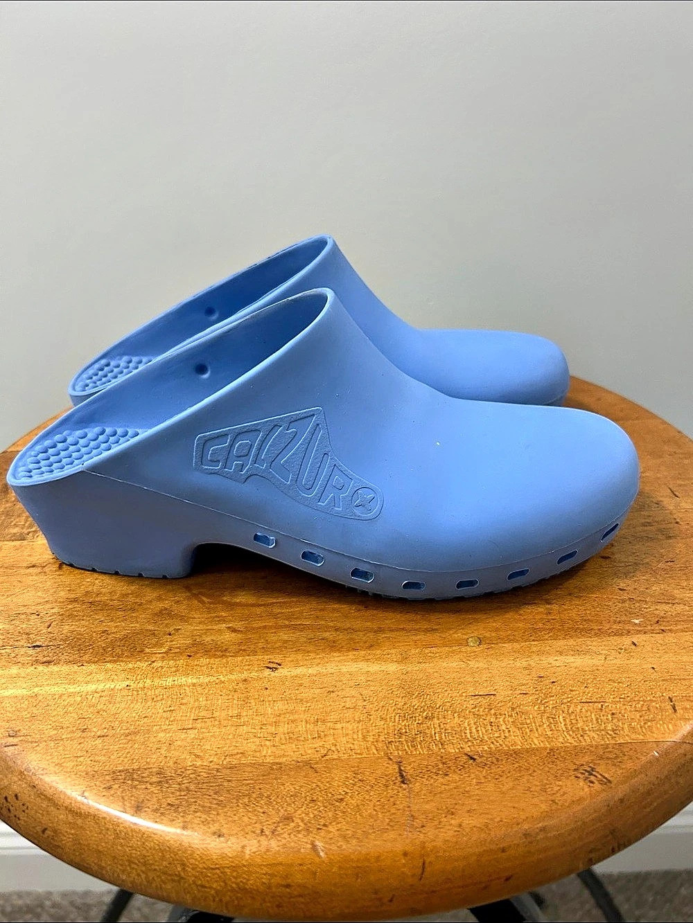 Calzuro Classic Slip-On Clogs—Light Blue—Women’s 7-8 /EU 36-37
